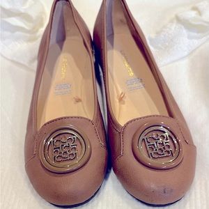 Liz Claiborne flat shoes